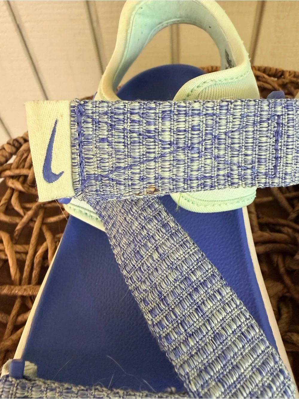 Nike Wmns Vista NA Sandals Mint Foam Cashmere DJ6608-300 Size 7 Blue Green